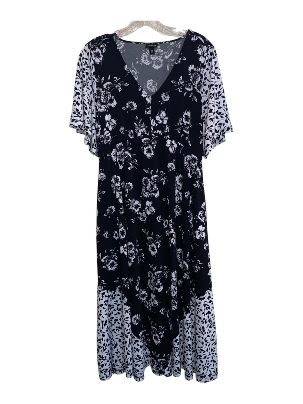 TORRID Black White Floral Short Sleeve Flowy Dress Stretch Pockets Size 00 (Med)